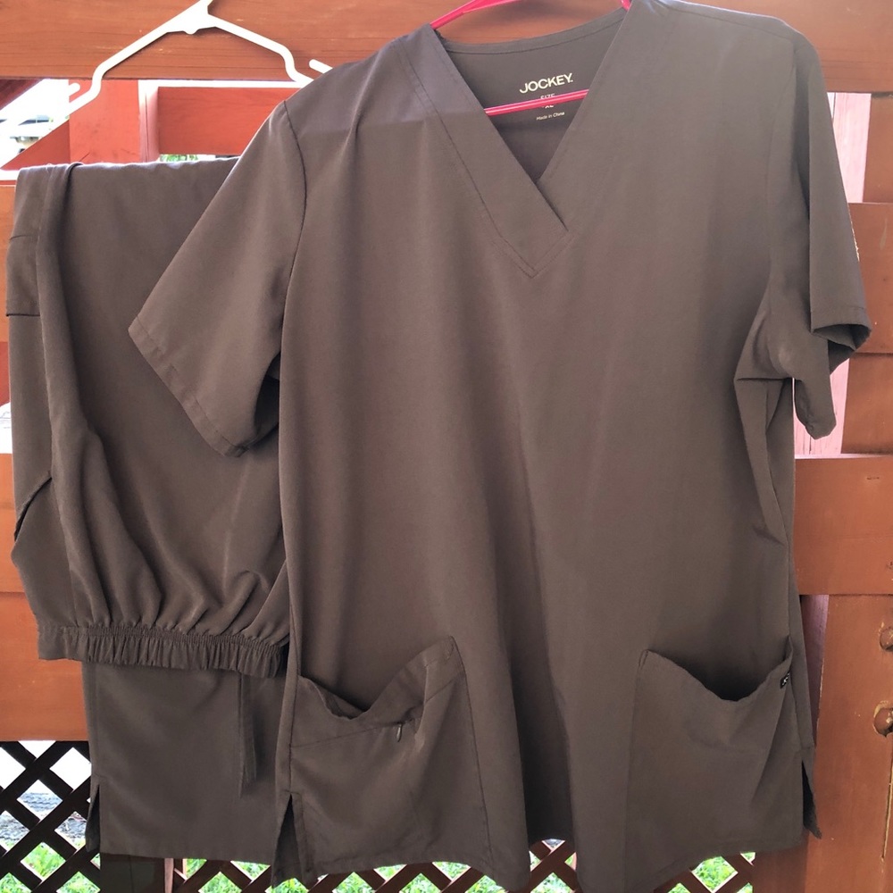 Scrub set